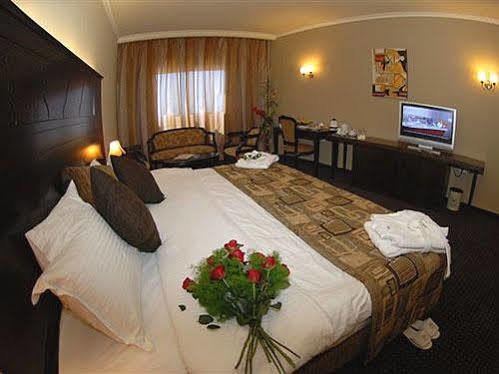 Sun Hills Suites Hotel Dżunija Zewnętrze zdjęcie